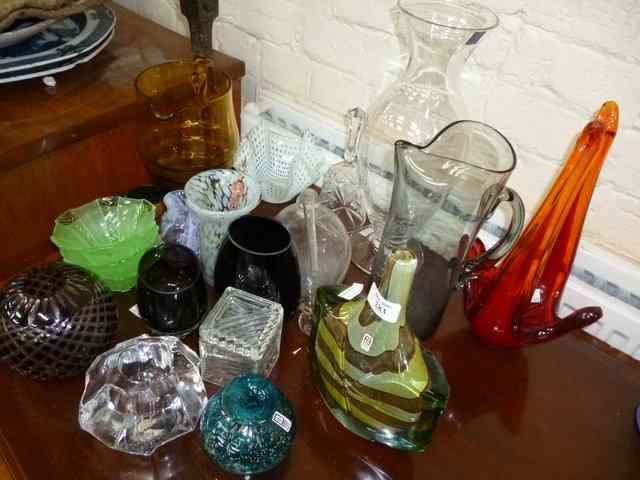 Appraisal: A SMALL QUANTITY OF ART AND OTHER GLASSWARE to include