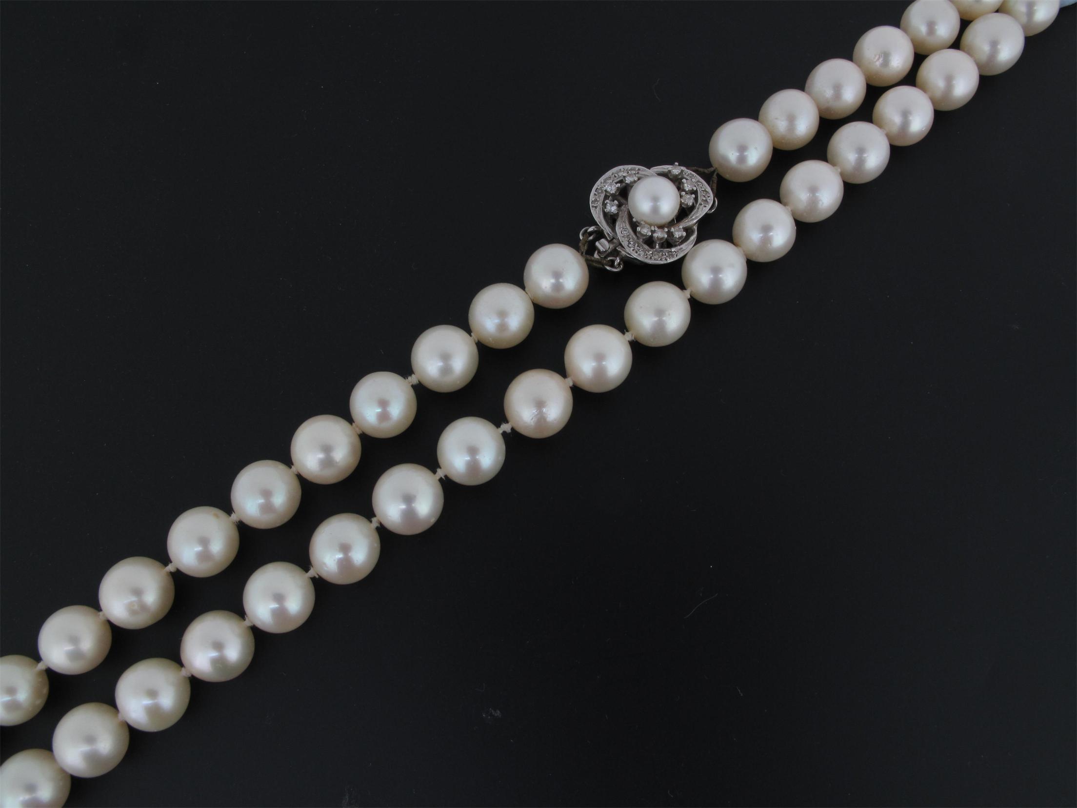 Appraisal: A single row matched cultured pearl necklace