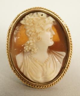 Appraisal: K Gold Cameo Ring Oval portrait cameo x size --