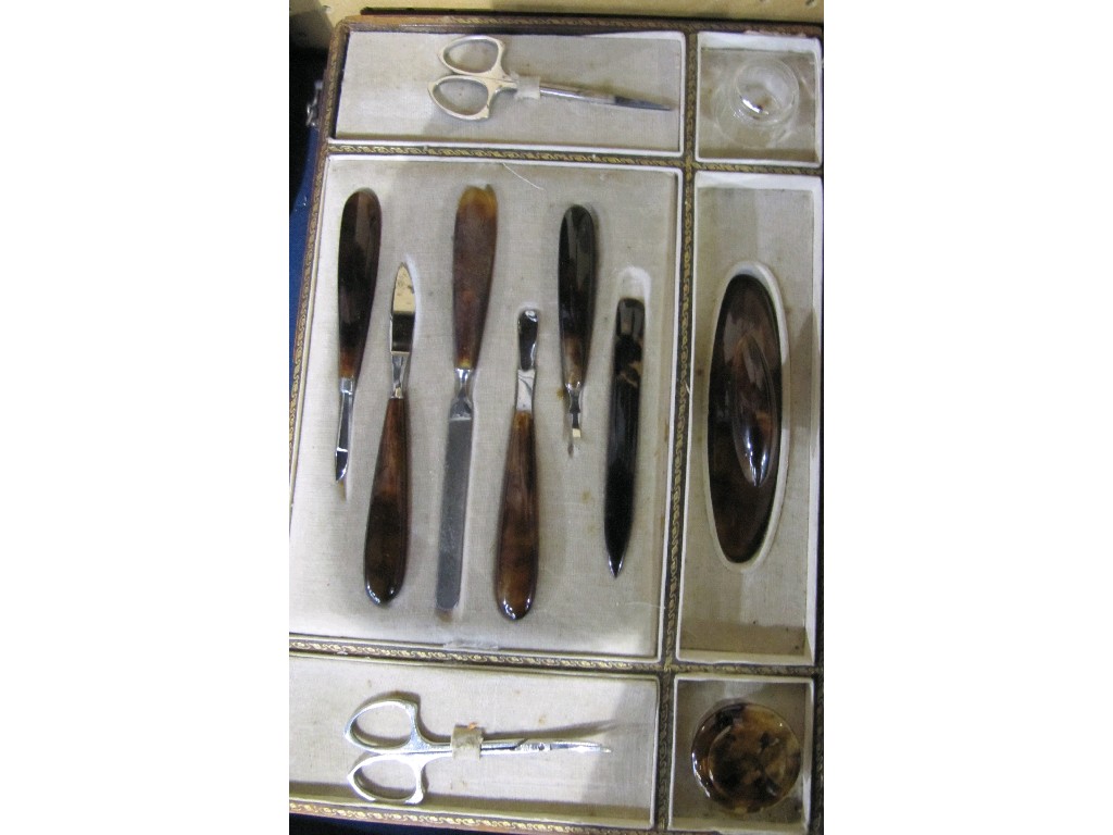 Appraisal: Manicure set in case