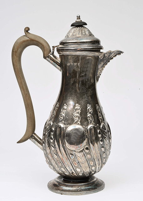 Appraisal: AN EARLY TH CENTURY SILVER COFFEE POT of baluster form