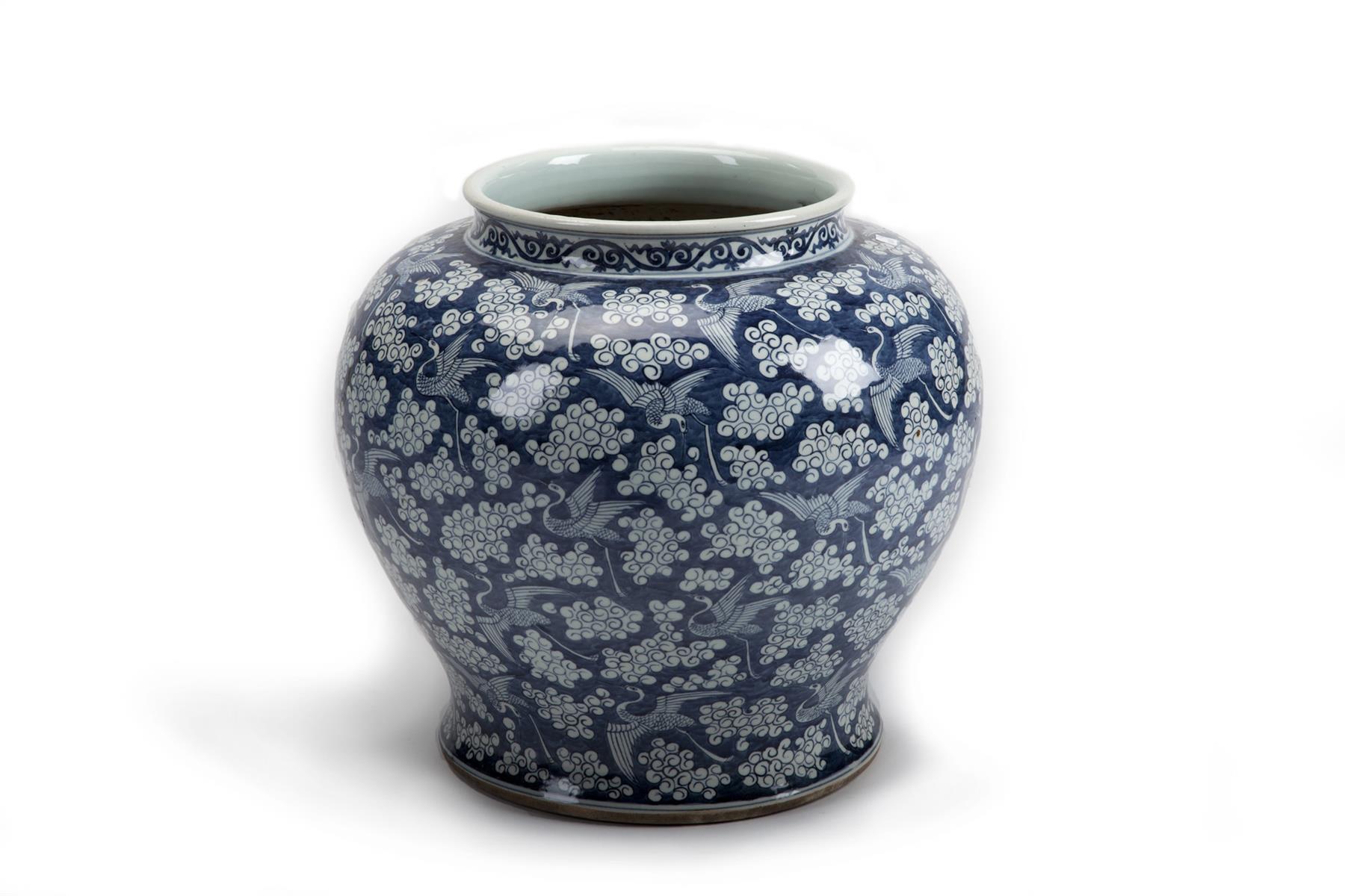 Appraisal: CHINESE PORCELAIN URN Ca Hand decorated in blue and white