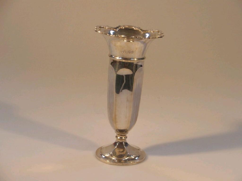 Appraisal: A George V silver spill vase Maker AR London oz