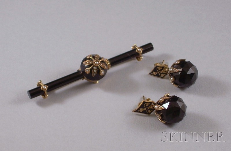 Appraisal: kt Gold Onyx and Seed Pearl Bar Pin and Earrings