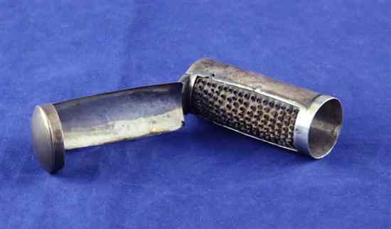 Appraisal: A Georgian silver cylindrical nutmeg grater with hinged lid and