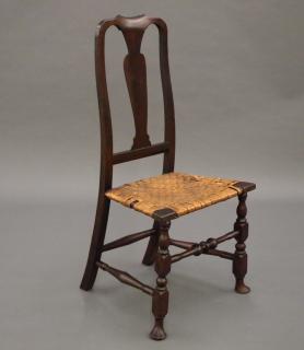 Appraisal: American Queen Anne sidechair An early th century American Country