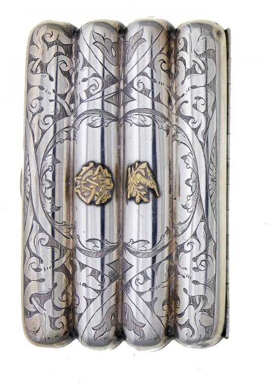 Appraisal: A VICTORIAN SILVER CIGAR CASE with applied gold crest and