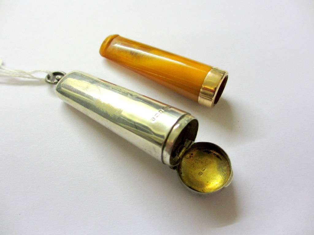 Appraisal: An Edwardian gold and Baltic amber cigar holder Birmingham enclosed