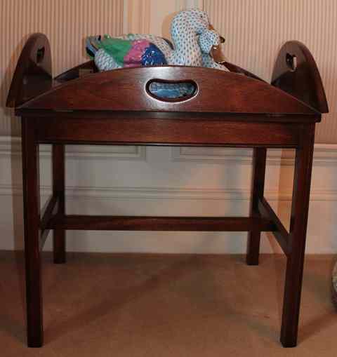 Appraisal: A MAHOGANY AND YEW WOOD BUTLERS TRAY with four folding