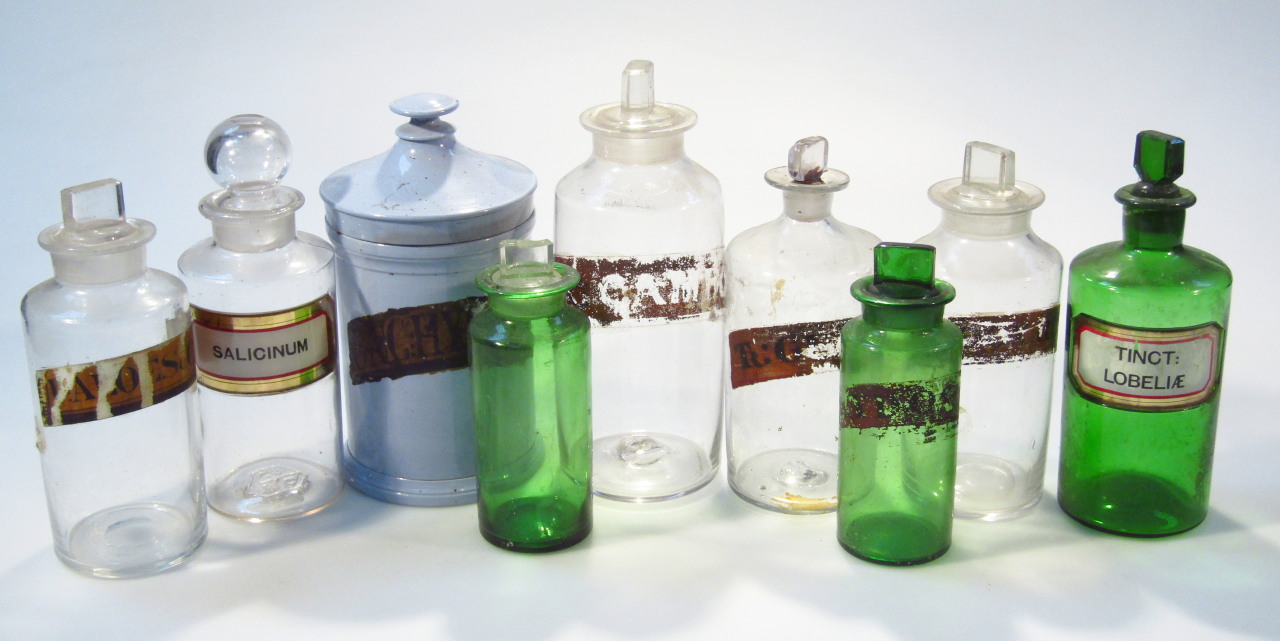 Appraisal: Various thC and later pharmaceutical and chemist bottles some with