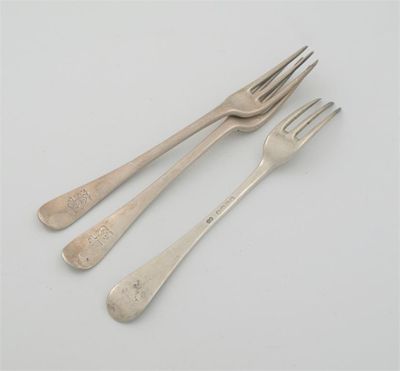 Appraisal: A set of seventeen Victorian three-prong dessert forks Hanoverian pattern