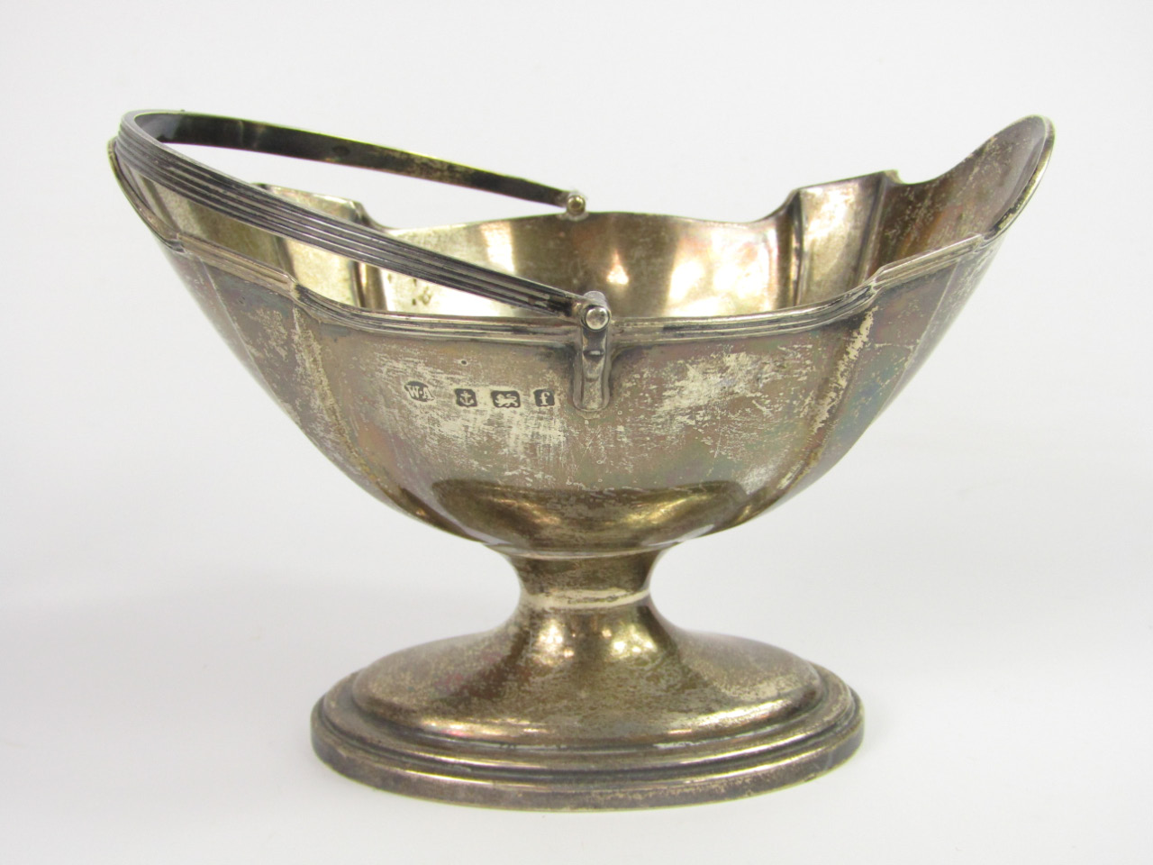 Appraisal: An Edward VII silver sugar basket of fluted footed boat