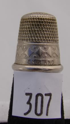 Appraisal: English thimble with diamond design band