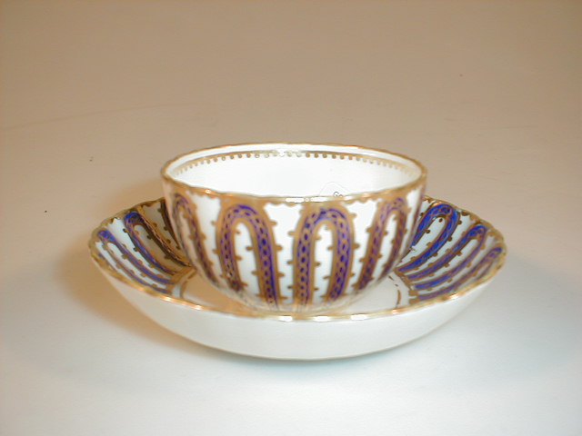 Appraisal: An early thC Derby porcelain tea bowl and saucer with