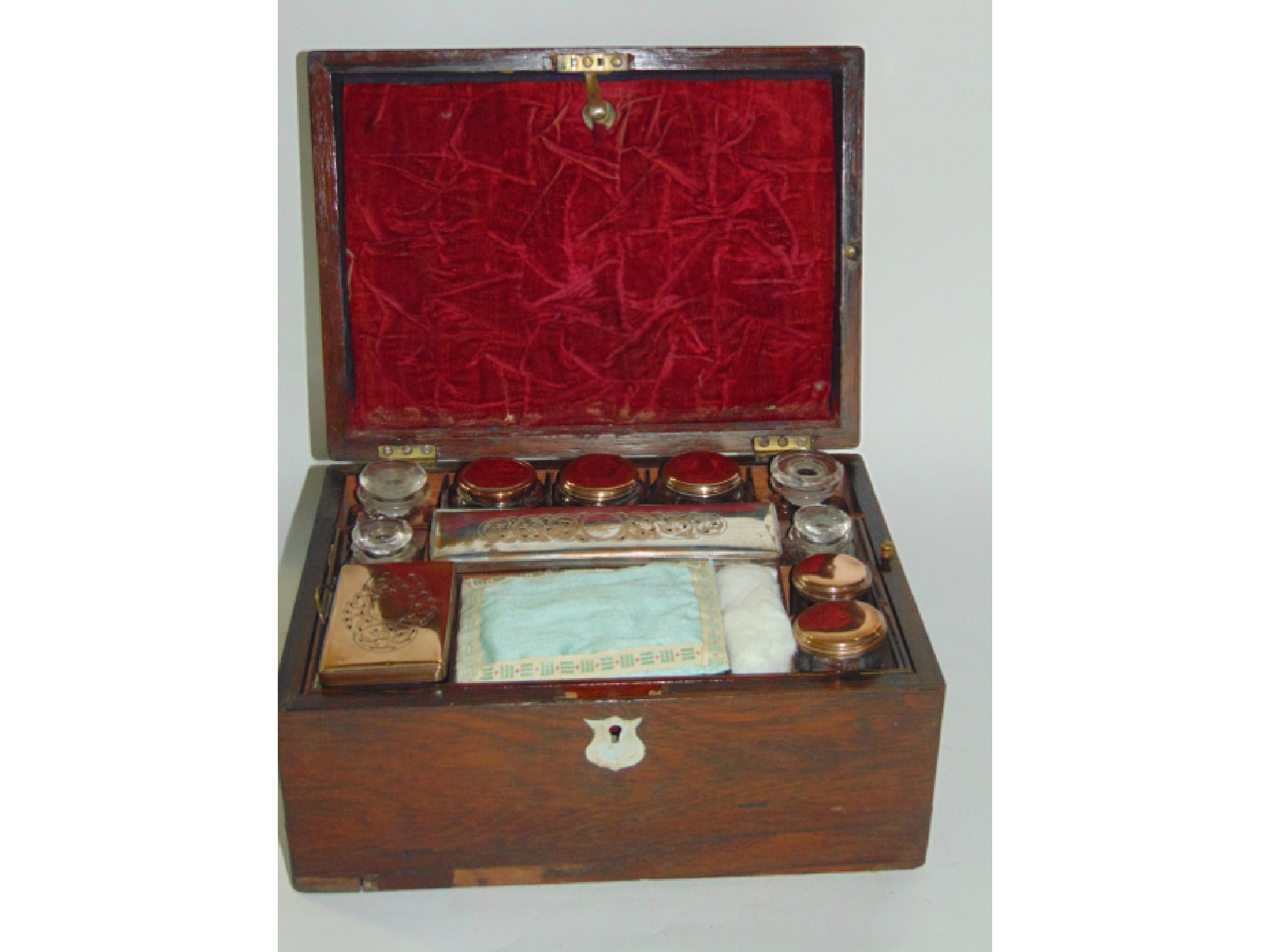 Appraisal: A good quality th century rosewood veneered travelling vanity case