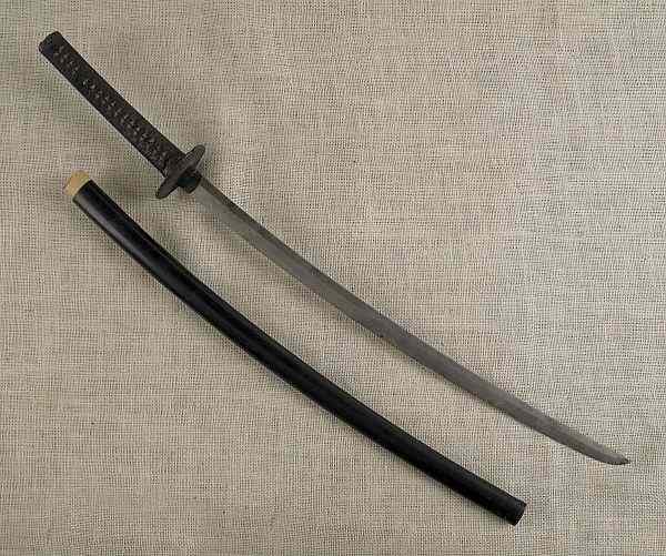 Appraisal: Japanese Samurai sword th c with ebonized scabbard blade length