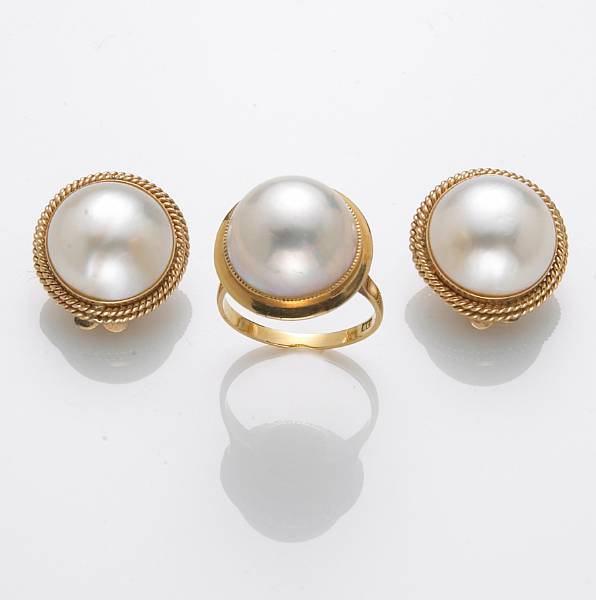 Appraisal: A suite of mab cultured pearl k and k gold