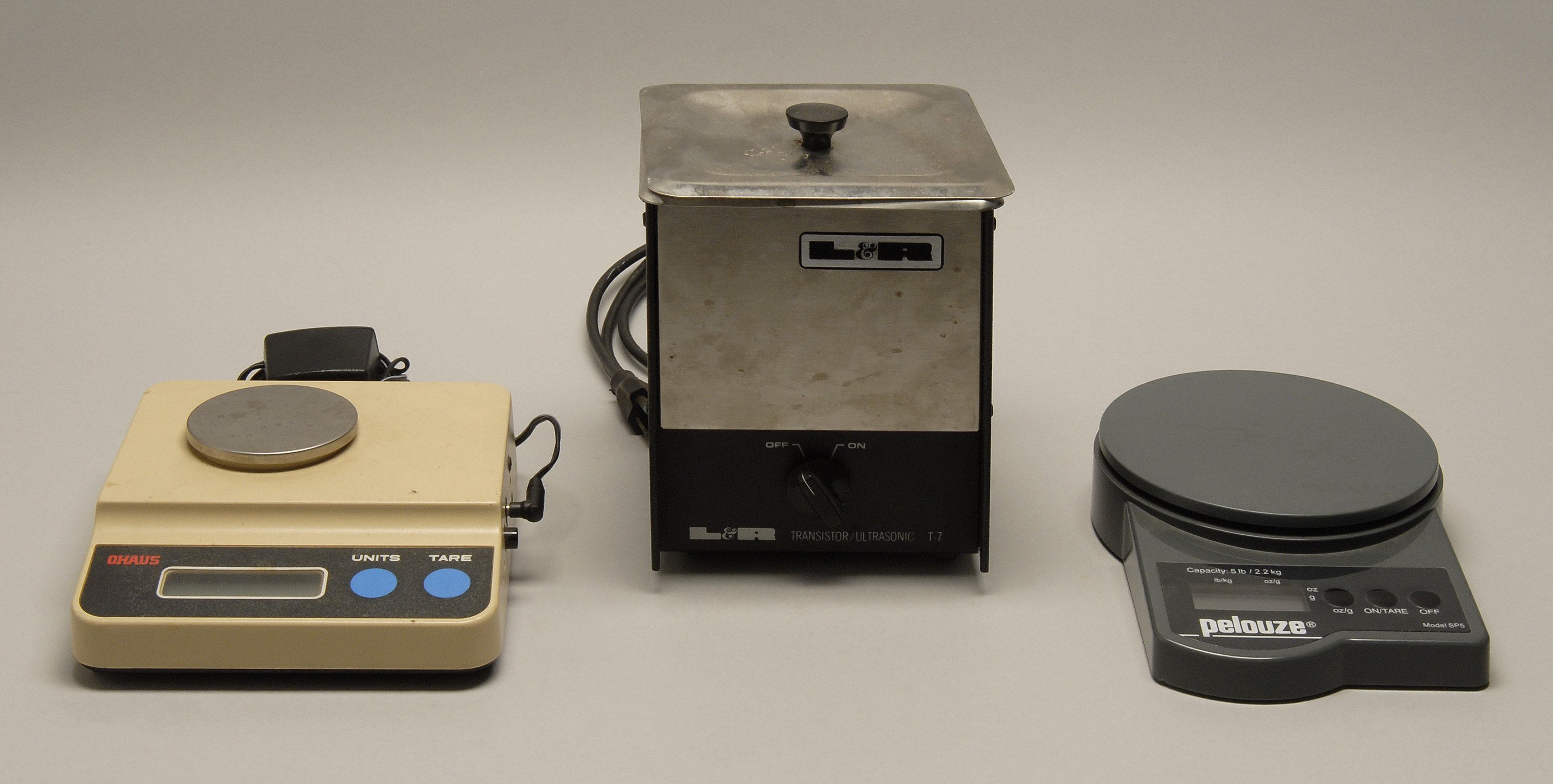 Appraisal: TWO ELECTRONIC SCALES AND JEWELRY CLEANER Ohaus model number CT