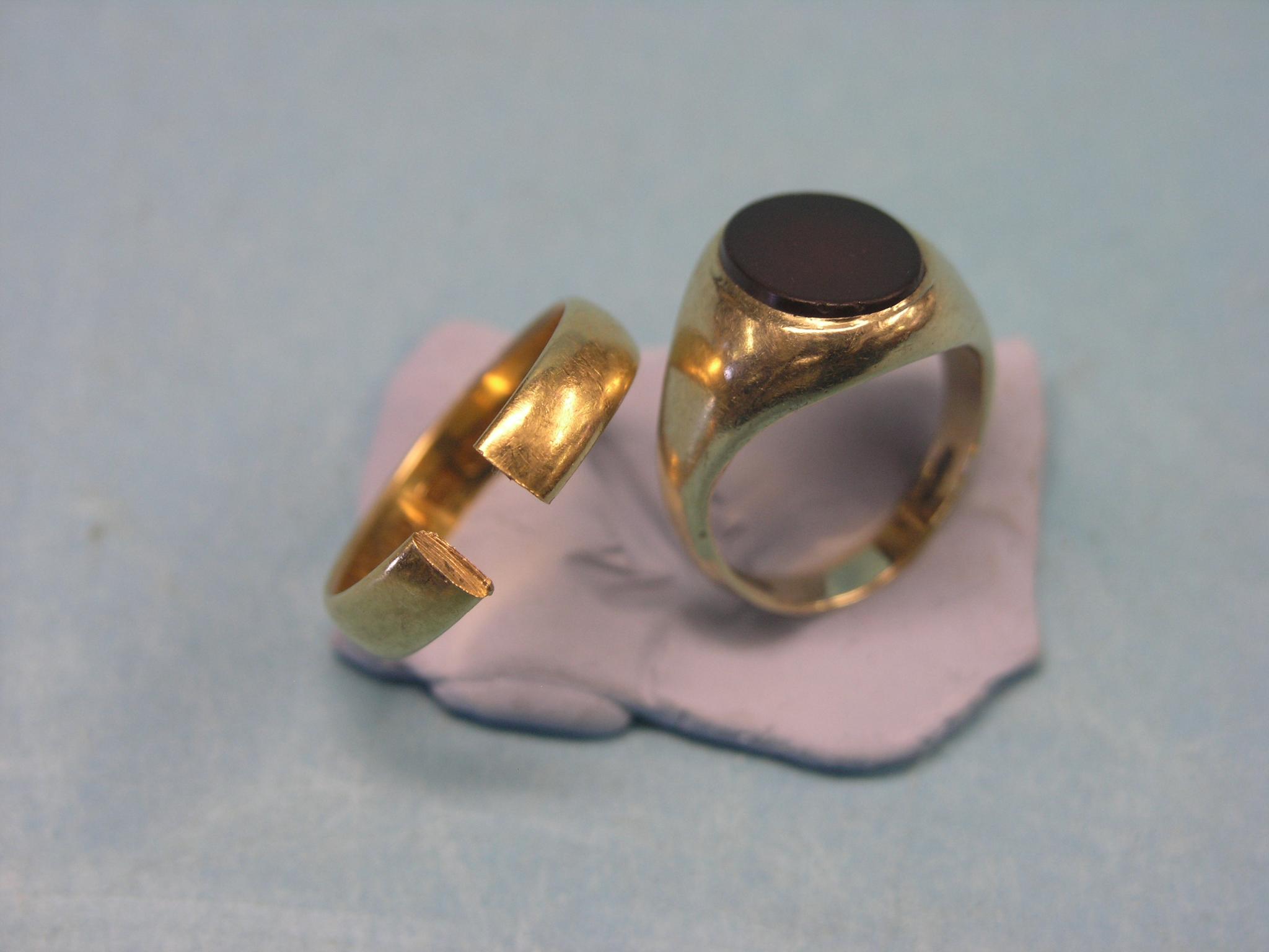 Appraisal: A ct gold signet ring inset with red stone and