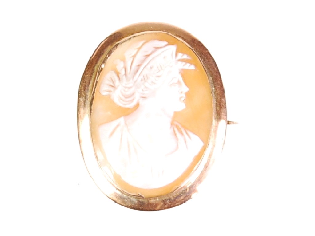 Appraisal: ct GOLD AND CARVED OVAL SHELL CAMEO BROOCH depicting a