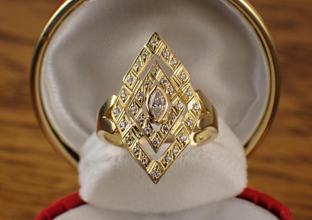 Appraisal: DIAMOND AND NINETEEN KARAT GOLD RING The k yellow gold