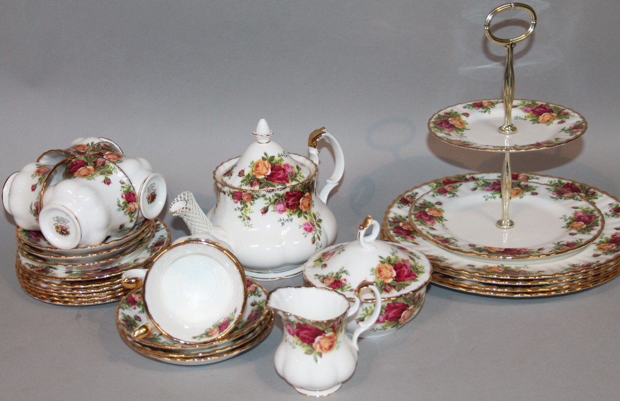 Appraisal: A Royal Albert Old Country Roses part tea service to