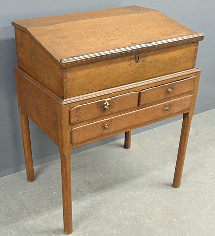 Appraisal: - Pine schoolmaster s desk-on-frame c h x w x