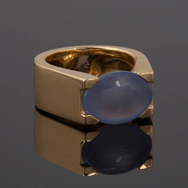 Appraisal: A chalcedony ring Cartier set with an oval-shaped chalcedony signed