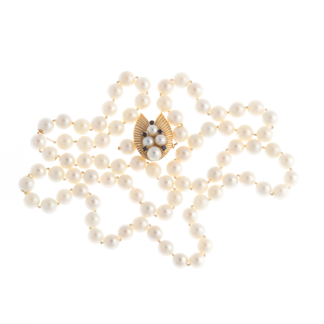 Appraisal: A Strand of Pearls with Gold Clasp Strand of cultured