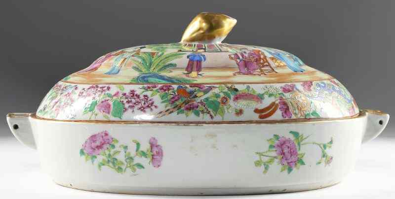 Appraisal: Chinese Export Porcelain Lidded Warming Platterearly th century Rose Mandarin