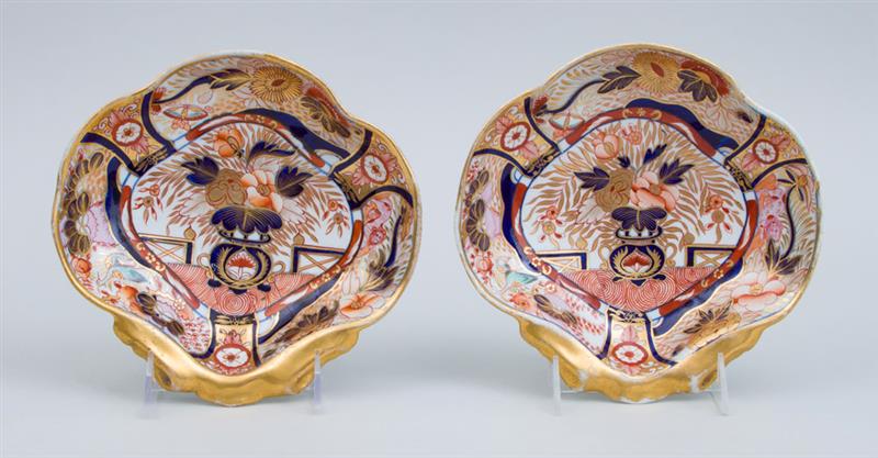 Appraisal: PAIR OF ENGLISH PORCELAIN SHELL-FORM DISHES IN THE JAPAN PATTERN