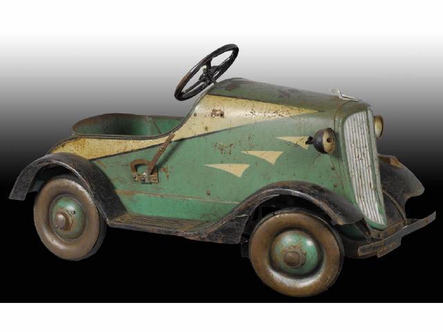 Appraisal: Pressed Steel Steelcraft Studebaker Roadster Toy Description Rare full-fender car