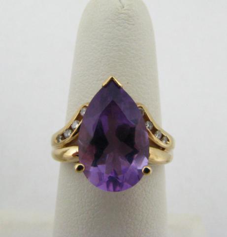 Appraisal: K Yellow gold ring with pear shaped amethyst and round