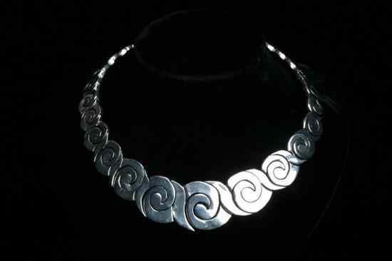 Appraisal: ARTIST-SIGNED MEXICAN HEAVY STERLING SILVER SCROLL-LINK GRADUATED FLEXIBLE CHOKER -