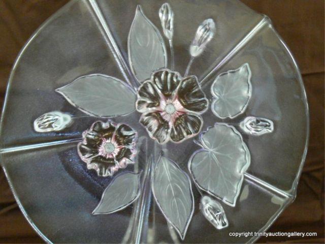 Appraisal: Mikasa Flora Leaf Cake Plate Server - beautiful molded glass