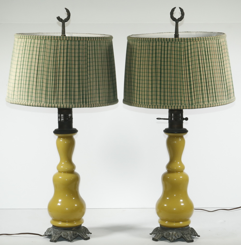 Appraisal: PR OF MATCHING CONTEMPORARY TABLE LAMPS Table lamps with mustard