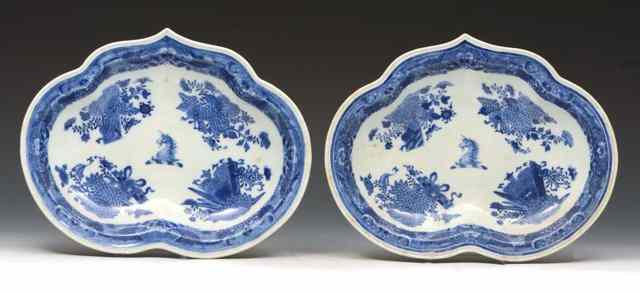 Appraisal: A PAIR OF CHINESE PORCELAIN BLUE AND WHITE DISHES of