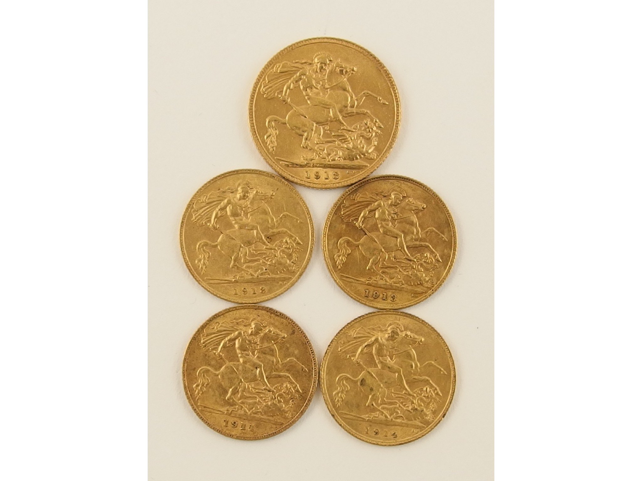 Appraisal: A gold sovereign with four gold half sovereigns dated and