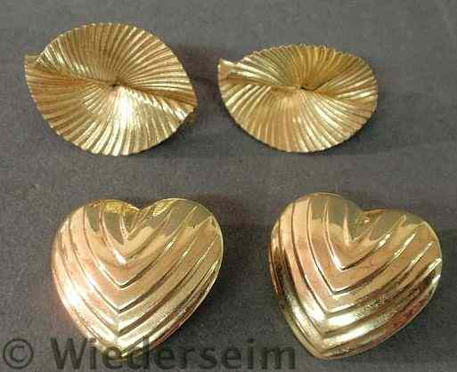 Appraisal: Two pairs of k y g post earrings- heart shaped