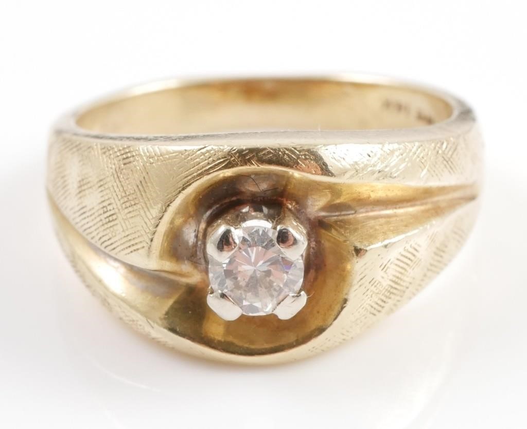 Appraisal: K yellow gold ring contains round brilliant cut diamond Weight