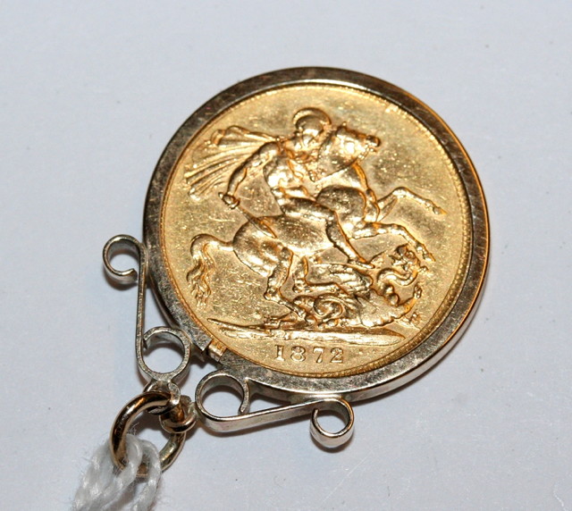 Appraisal: A GOLD MOUNTED SOVEREIGN young head St George