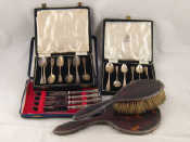 Appraisal: Three cases containing thirteen various tea coffee spoons wt g