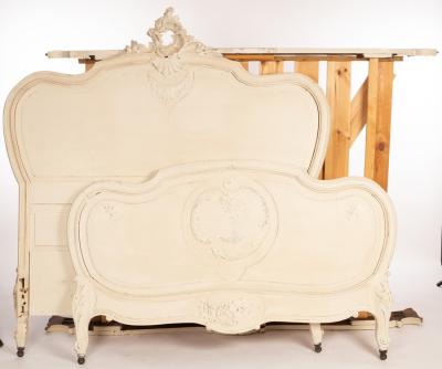 Appraisal: A ' '' white painted bedstead with carved cresting to