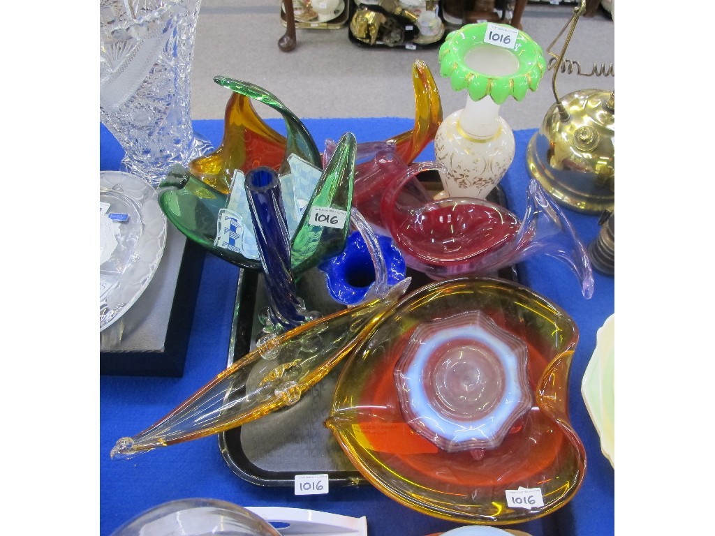 Appraisal: Tray lot of assorted art glass - dishes baskets etc