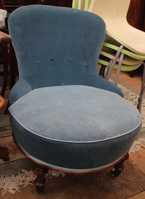 Appraisal: A VICTORIAN MAHOGANY BLUE DRALON UPHOLSTERED BUTTON BACK OCCASIONAL CHAIR