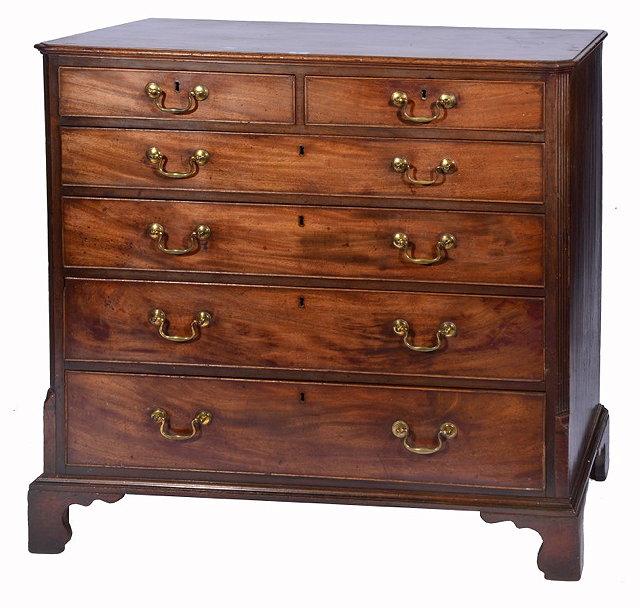 Appraisal: A GEORGIAN MAHOGANY STRAIGHT FRONT CHEST OF DRAWERS two short