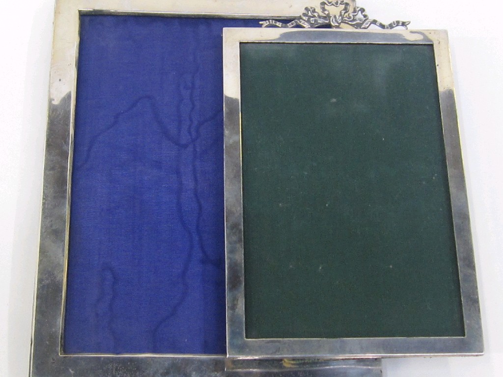 Appraisal: Lot comprising two silver mounted photo frames Birmingham