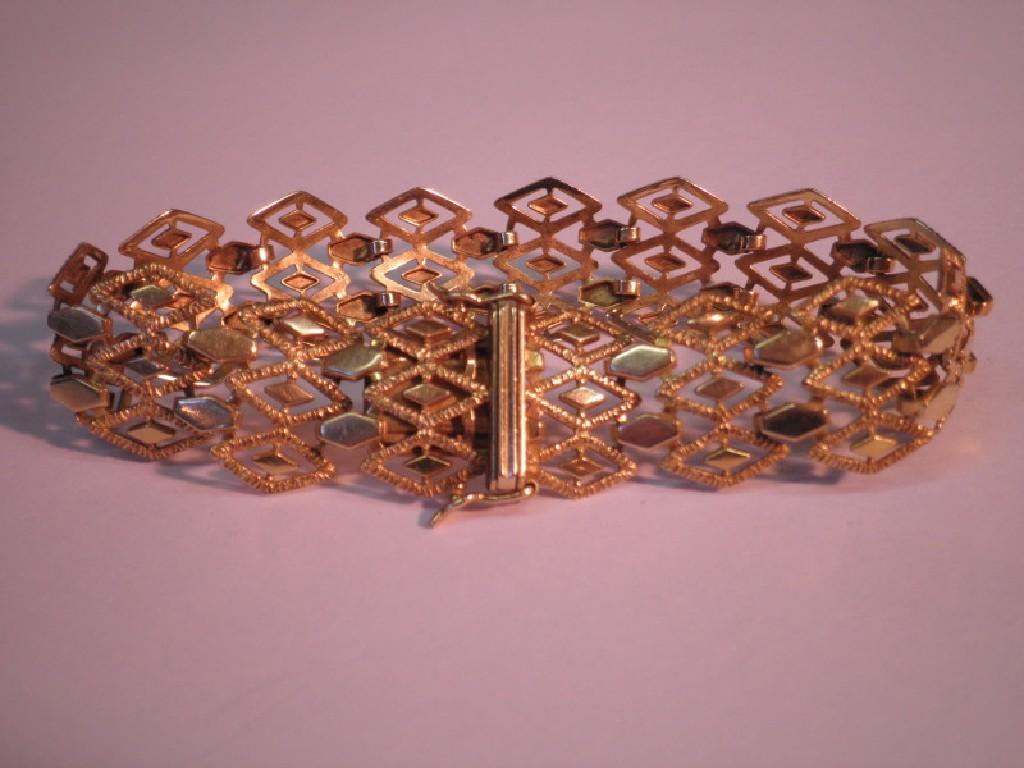 Appraisal: A fancy link yellow metal bracelet g