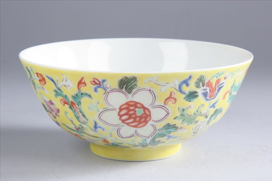 Appraisal: CHINESE FAMILLE ROSE PORCELAIN BOWL Daoguang mark Floral deocoration PROVENANCE