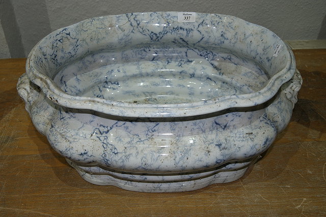 Appraisal: A VICTORIAN BLUE TRANSFER OVAL FOOT BATH cm across